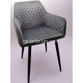 Elegante sillón de terciopelo cosido de diamante
